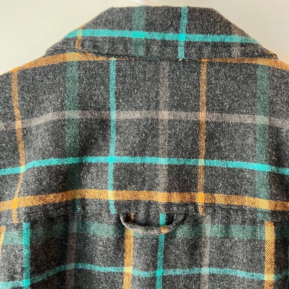 Burnside Gray Plaid Flannel Shirt. Medium - Picture 7 of 9